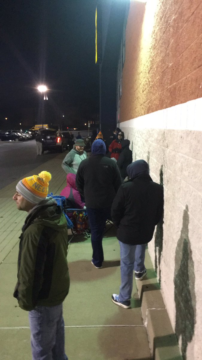JokingFire's tweet photo. Waiting for the Nintendo Switch!!
#switch #nintendoswitch #nintendoswitchevent #midnight #launch #gaming #zelda #freeposter https://t.co/OYSgz5CMO3