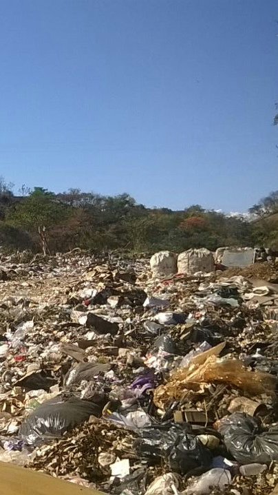 reportalo24's tweet photo. Así se encuentra el vertedero municipal de San Juan de los Morros. ¿Y el relleno sanitario? @gustavomdez  https://t.co/W4iANLGcMR
