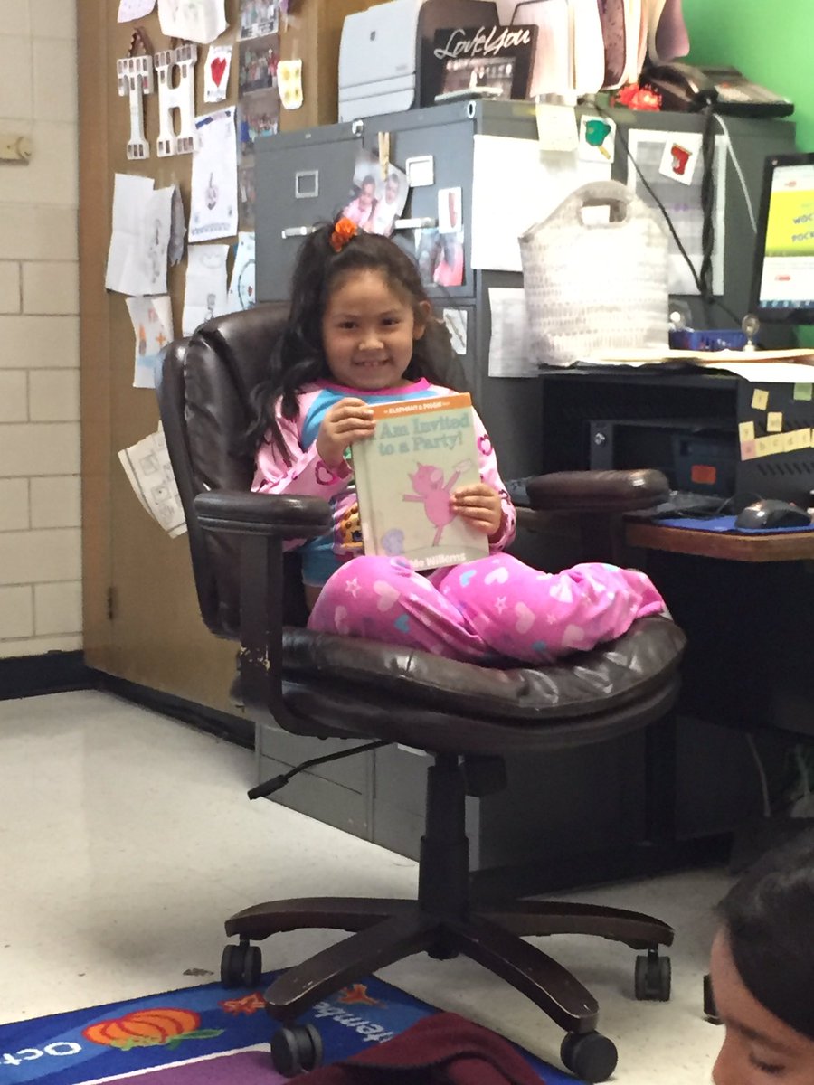 Pressler1st's tweet photo. Read Across America Day! Students reading books to class. #drseuss #read #firstgrade https://t.co/GU38vQgKlZ