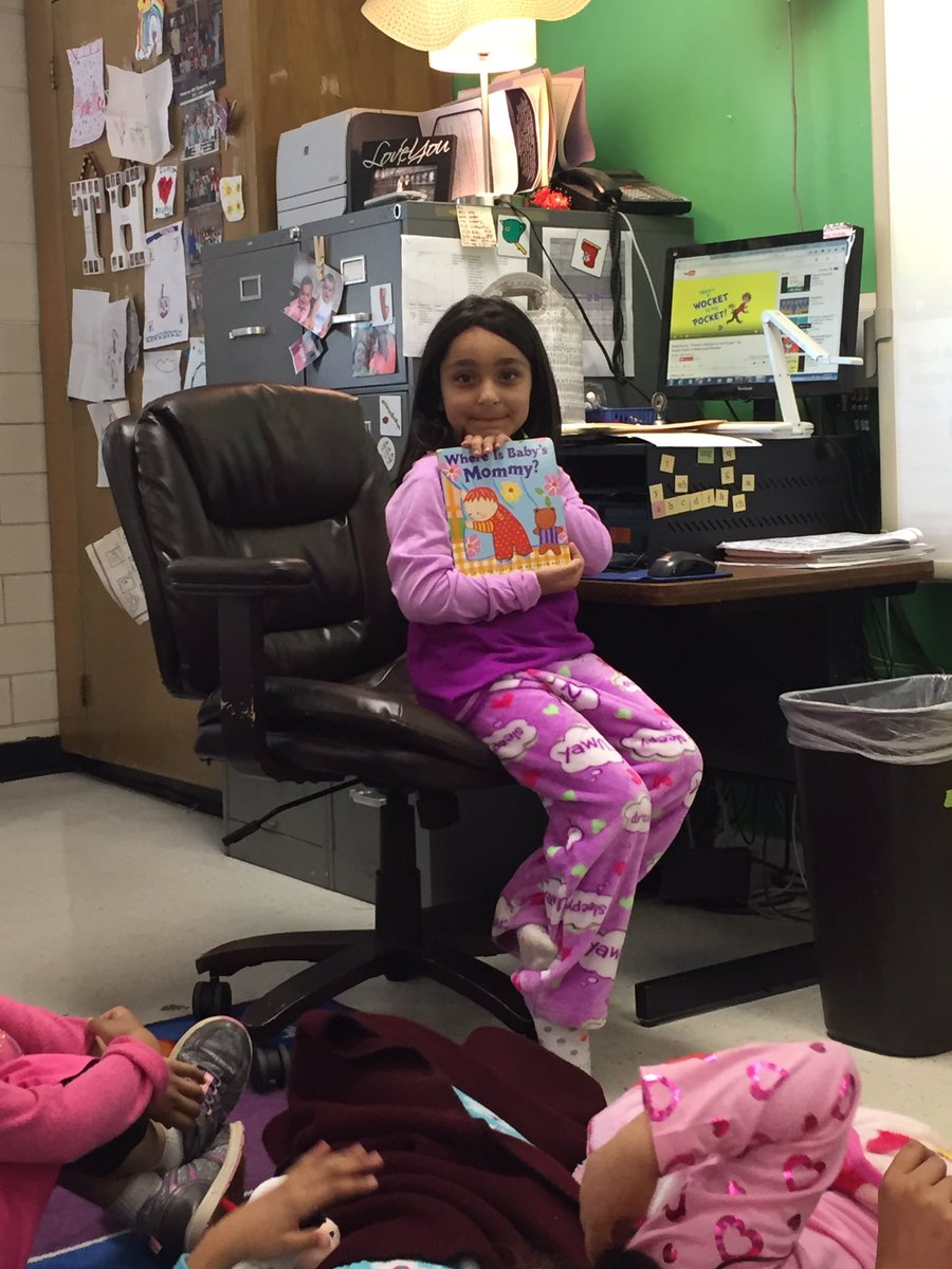 Pressler1st's tweet photo. Read Across America Day! Students reading books to class. #drseuss #read #firstgrade https://t.co/GU38vQgKlZ