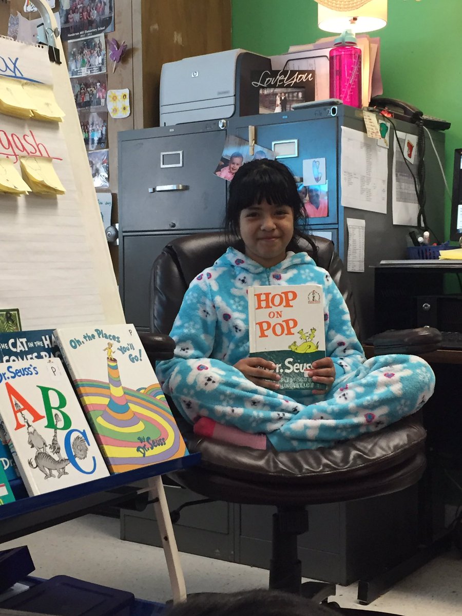 Pressler1st's tweet photo. Read Across America Day! Students reading books to class. #drseuss #read #firstgrade https://t.co/GU38vQgKlZ