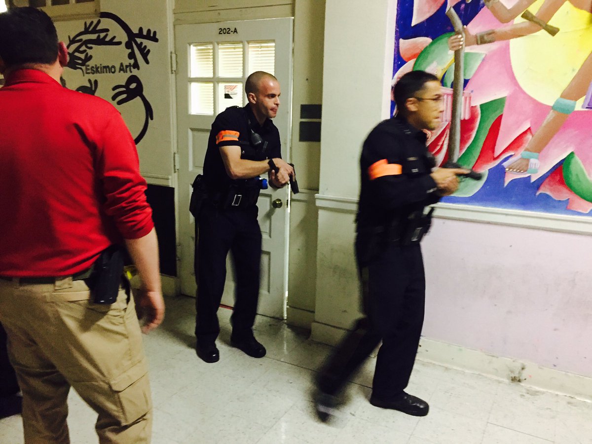 DPDAcademy's tweet photo. #DPDClass352 burglary modules. #trainingthebest @DPDCoffey @ChiefCotnerDPD @DPDRyan #lamarschool @FOX4 @NBCDFW @NBCNews @wfaachannel8 https://t.co/nMt5KGv6pt