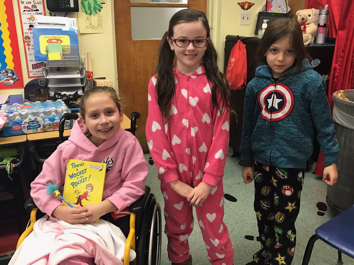 Reading some Dr. Seuss books with our second grade reading buddies for #ReadAcrossAmerica #MTPSpride #mvsroom21