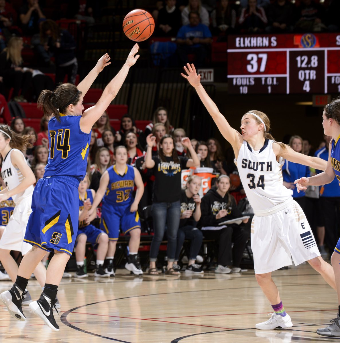 PrepExtra's tweet photo. Seward's Rylee Opfer with the dagger three against Elkhorn South. Photo by the Journal Star's @mattryersonpics https://t.co/Fh9WB9u7dL