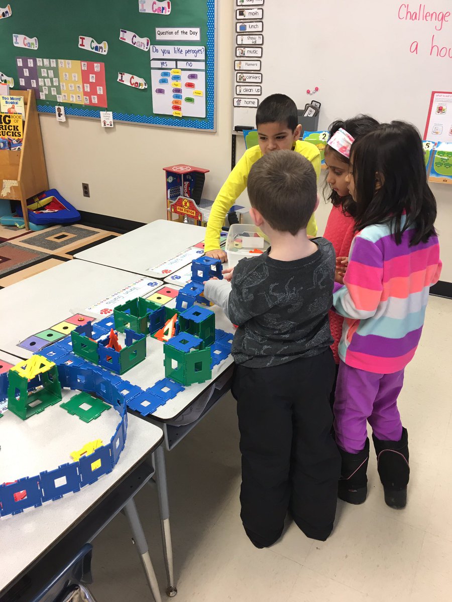 MrsMace_S's tweet photo. This weeks challenge was to design a house!! Awesome to see what they built but even better to hear their thinking! https://t.co/qpNVUCEyYO
