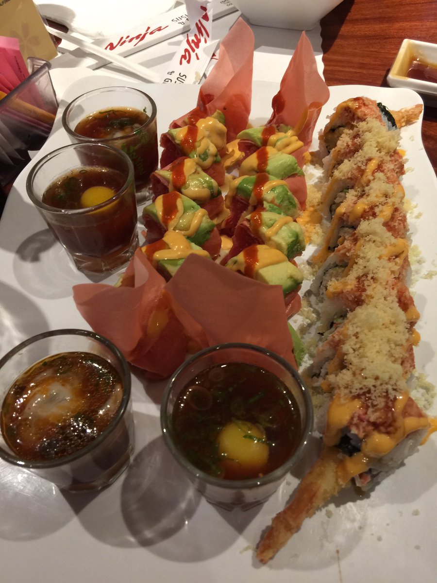 HODLTrending's tweet photo. Delicious 🍣 #sushi #delicious #mylife #Nemo #allyoucaneat #oysters #ninjasushi https://t.co/ubU7mJ9wyi