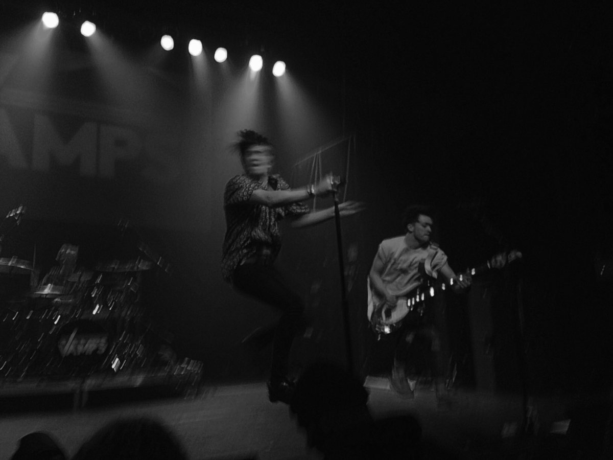 frootloopsbrad's tweet photo. Nothing makes me happy then nights like this thank you so so much for an amazing night ❤ @TheVampsband @WaddySolomon https://t.co/sYPDfzP9TX