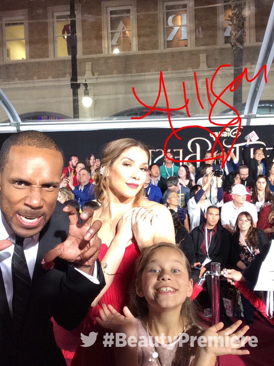 beourguest's tweet image. We're on the red carpet of the #BeautyPremiere with @allisonholker!