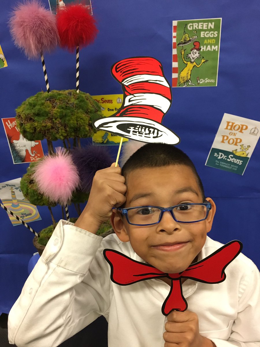MsHfirstgrade's tweet photo. #ReadAcrossAmerica #gseslibrary https://t.co/tte1GfI6ux