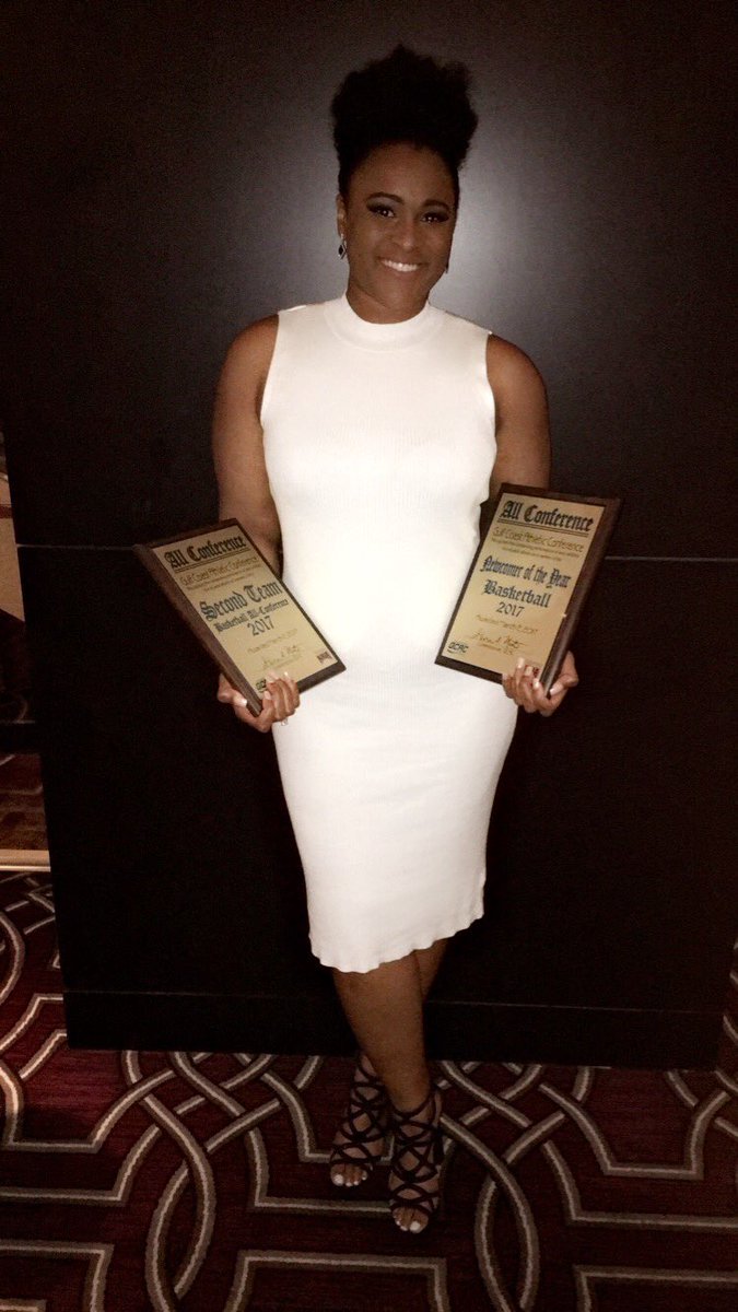 lovee_jas35's tweet photo. Couldn't be anymore thankful ๐ญ๐ #NewComerOfTheYear #2ndTeamAll-Conference https://t.co/992ENbk8Hk