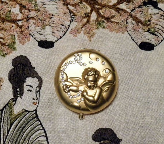 fieldsofvintage's tweet photo. #EsteeLauder Compact Angel / Gold Angel Mirror #goldcompact #vintagecompact #gokdangel https://t.co/AUsNM2Pldp #etsy https://t.co/znlqSNN1h9