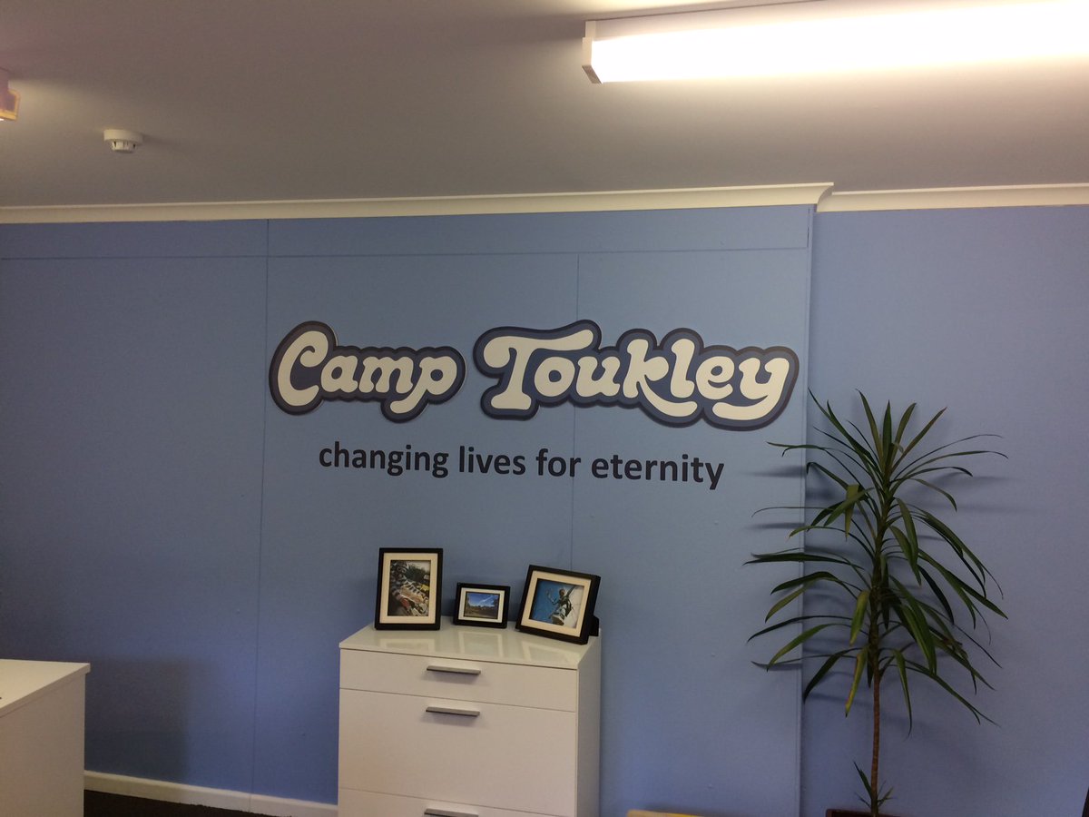 LutandaAU's tweet photo. 2 milestones for #CampToukley! Thx @signaramaaus for helping with our signs. Thx Paul &amp; Marilyn Williams for making the adv course possible! https://t.co/qXj20bxdo9
