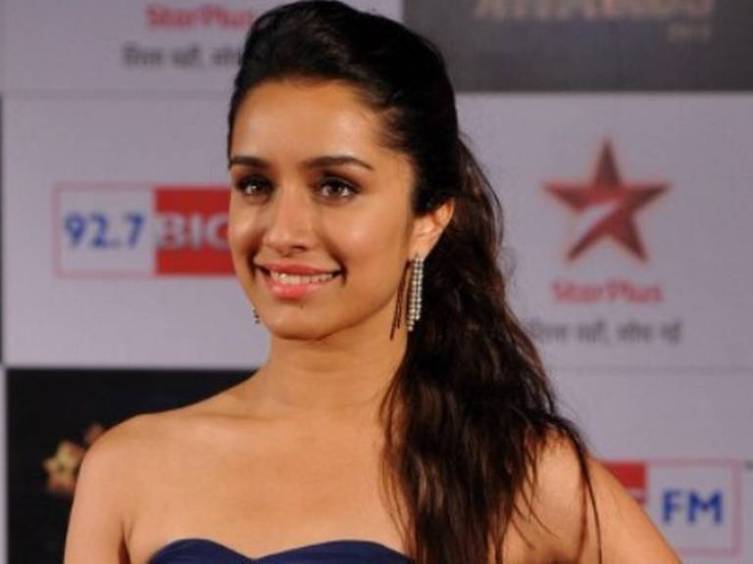 Happy Birthday Shraddha Kapoor on behalf of all the Varuniacs  Have an amazing day! Stay blessed 