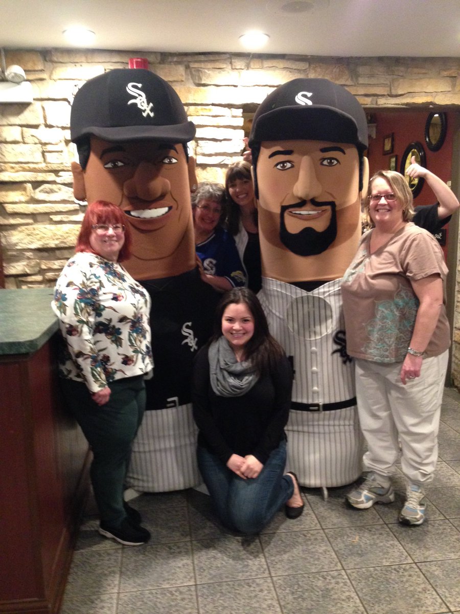msox12's tweet photo. Happy nurses with @TheBigHurt_35 and konerko @whitesox #SoxTixTour @BeggarsPizza https://t.co/SQAof9cd2U