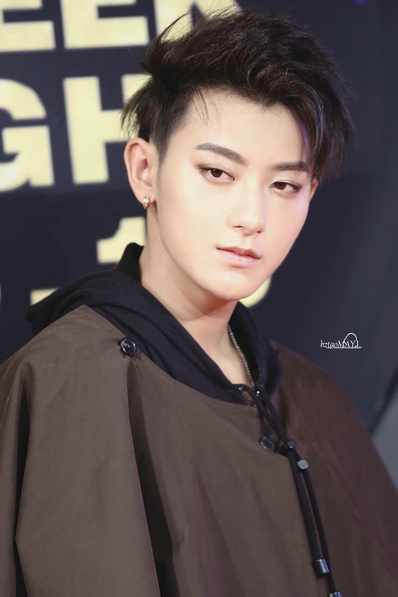 Thanks to all the sweet HLs💕 especially thanks the one who gave her poster to Tao to sign! I'm so appreciated!💕😘