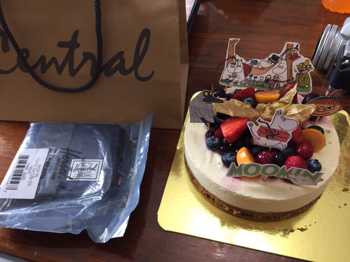 _ppond_'s tweet photo. 💕🎁🎉 #HBD #19FEB2017 https://t.co/b3KxtqAZHv
