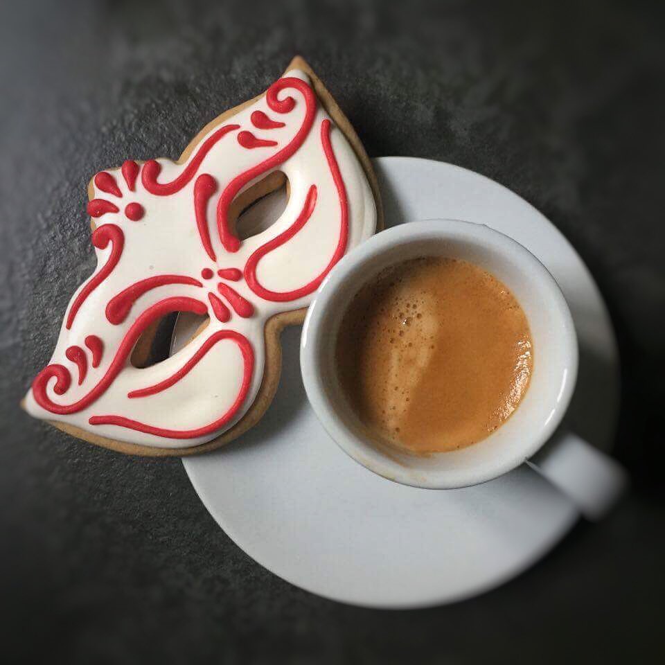 Luna sul cucchiaio ar Twitter: "Ti conosco mascherina! #buongiorno e buon # caffè #buonadomenica #carnevale #breakfast #coffee #coffeelover #nespresso https://t.co/6n2L6My7XF" / Twitter