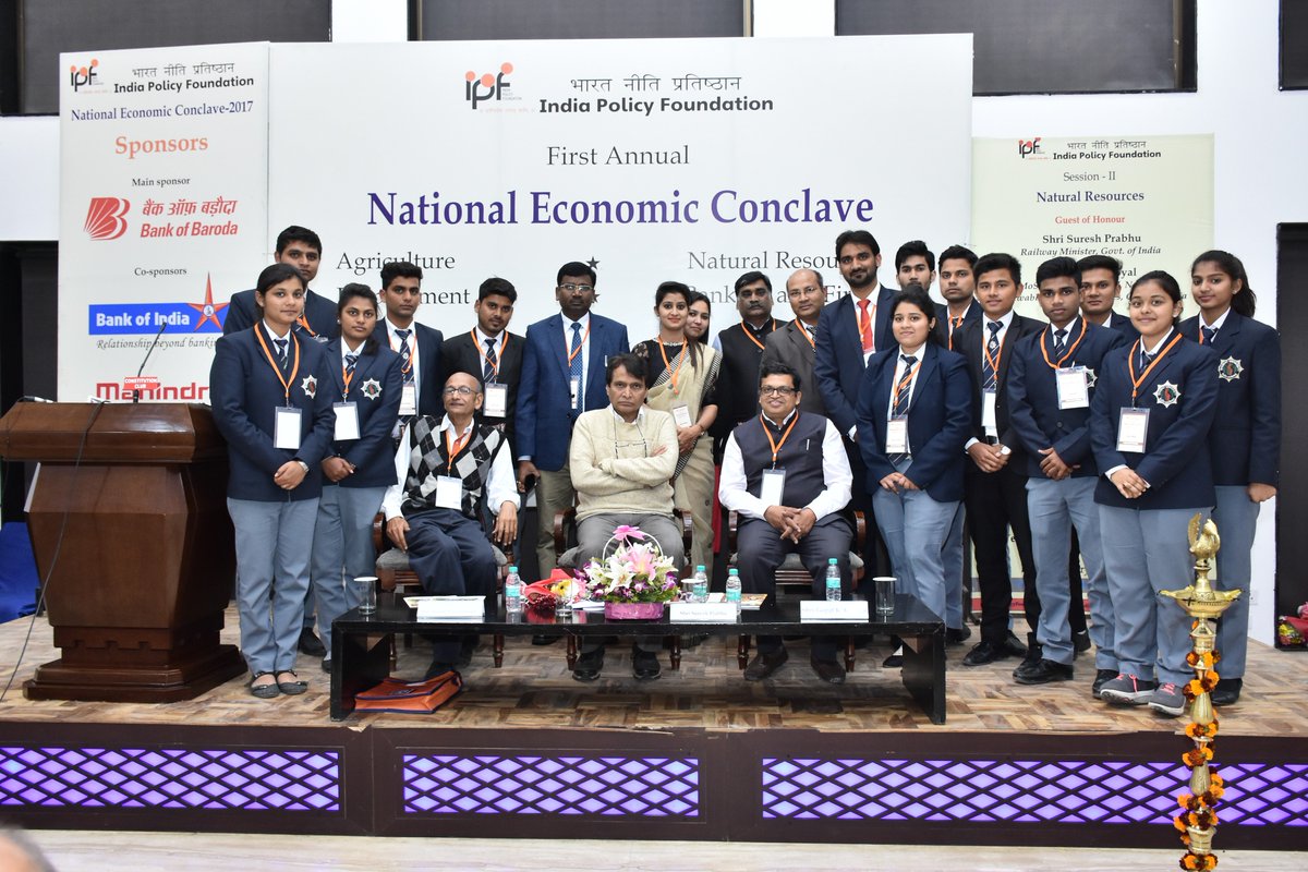 ipf_org_in's tweet photo. Shobit University volunteers #ipfEconomicConclave @Ipf_India01,our thanksconvenor @gopalkagarwal https://t.co/aeUbbFKMyj