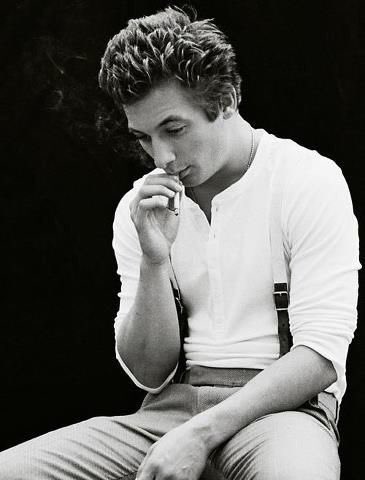 I\m a day late but happy birthday Jeremy Allen white 