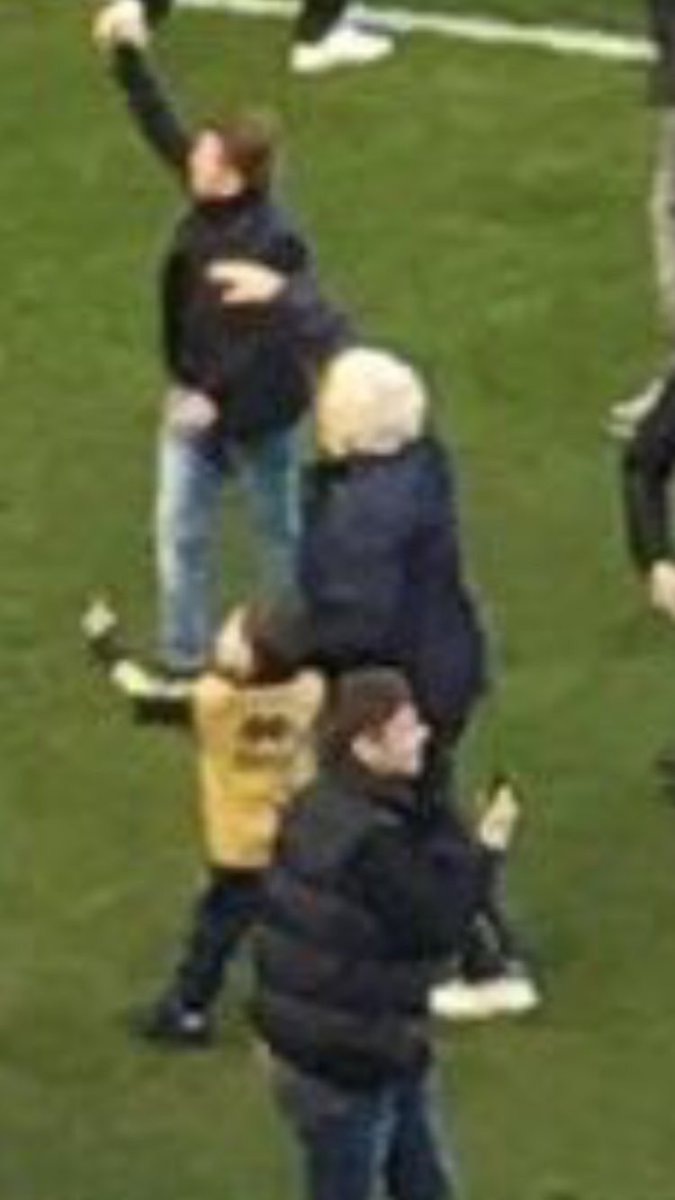 Grandma and grandson giving it to Leicester fans at Millwall yesterday...  😂