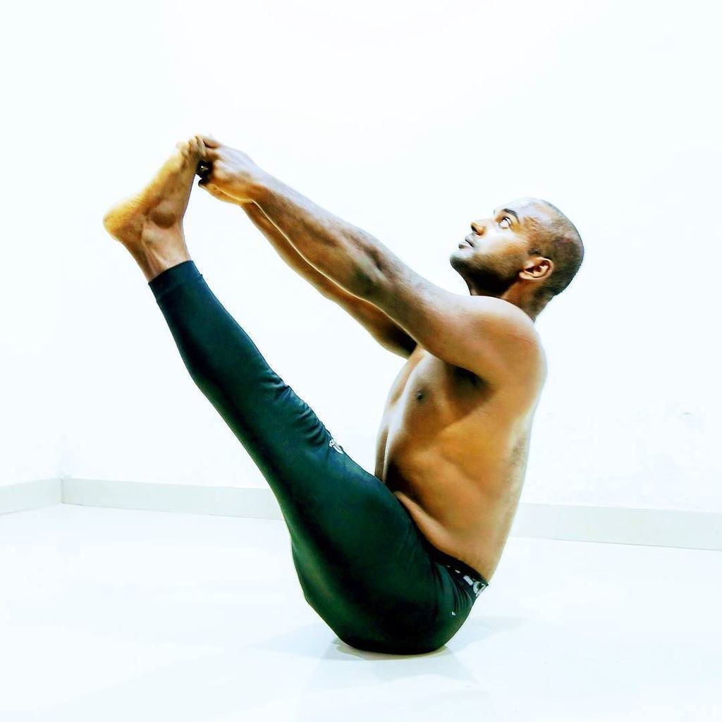 yogawithsamrat's tweet image. 🔸Day 6⃣ of #SelfLovingSquad is a  #boatpose .
.
.
I should share that #forwardfolds do not… ift.tt/2kVa5NQ