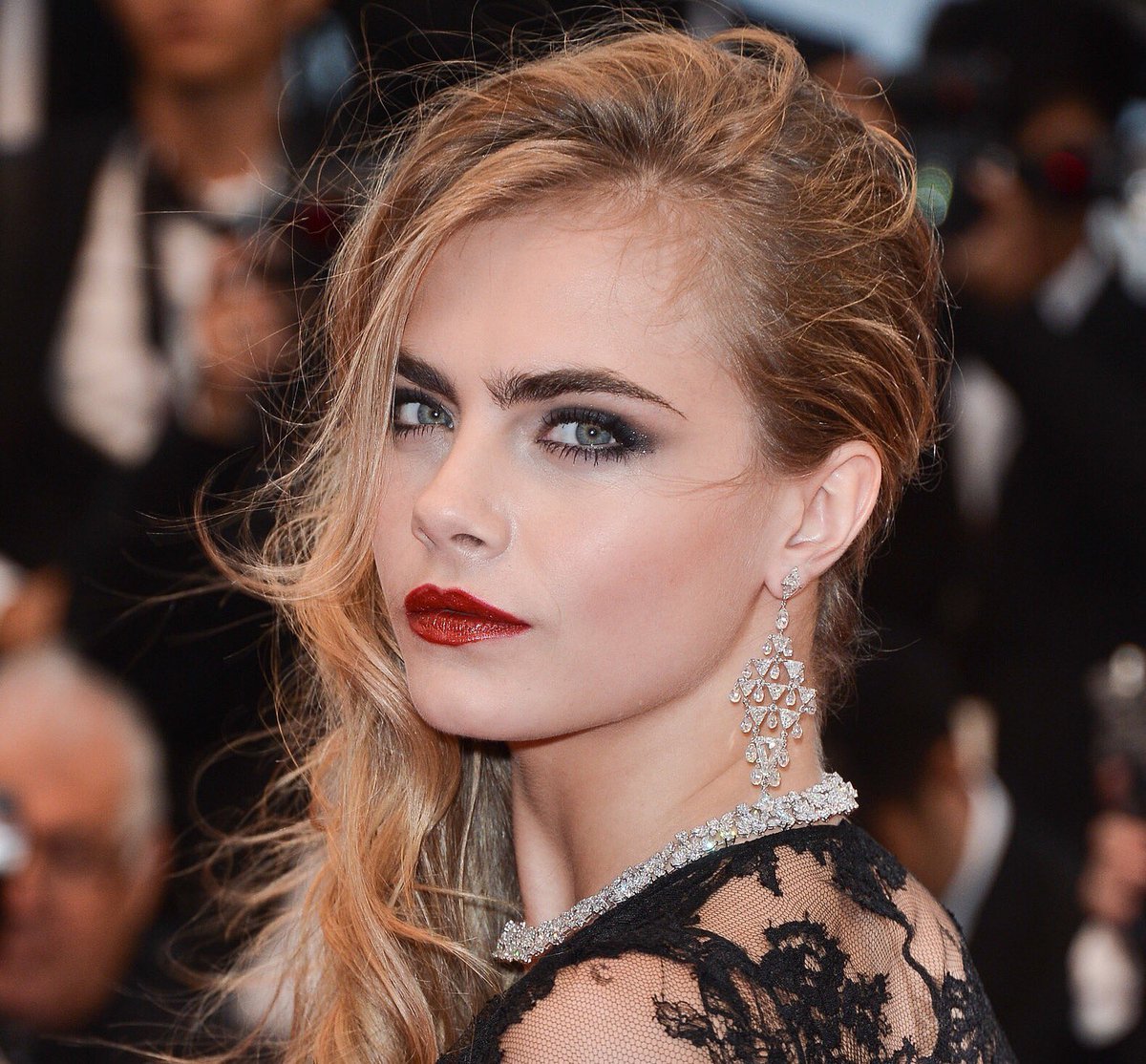 stickwithgirls's tweet photo. #CaraDelevingne 'ไม่ว่าจะมีคนเยอะมากแค่ไหนที่ชอบคุณและผลงานของคุณ มันไม่สำคัญเลยถ้าคุณไม่ชอบตัวเอง'

-TIME's Motto 2016 https://t.co/FTd3y9sXLw