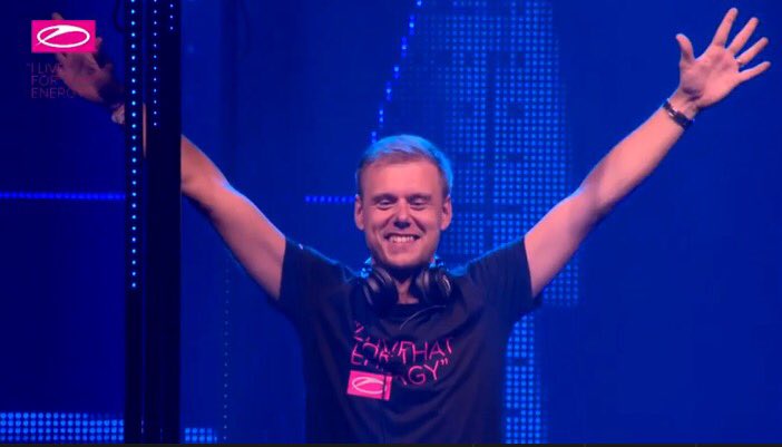 bonkalicious's tweet photo. ❤️❤️❤️ #ASOT800 #ASOTFESTNL #ArminvanBuuren #eatsleeparminrepeat #asot #TranceFamily #trance #myking #legendary https://t.co/dB8gaUPl6W