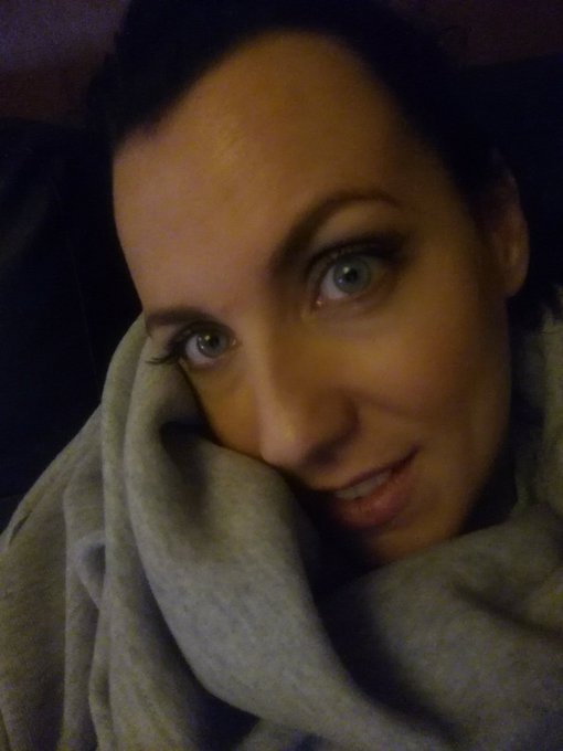 💞💕 Bonjour et bon r&eacute;veil mes ch&eacute;ris ! Gros bisous 💕💞 https://t.co/poVeaMmbZo