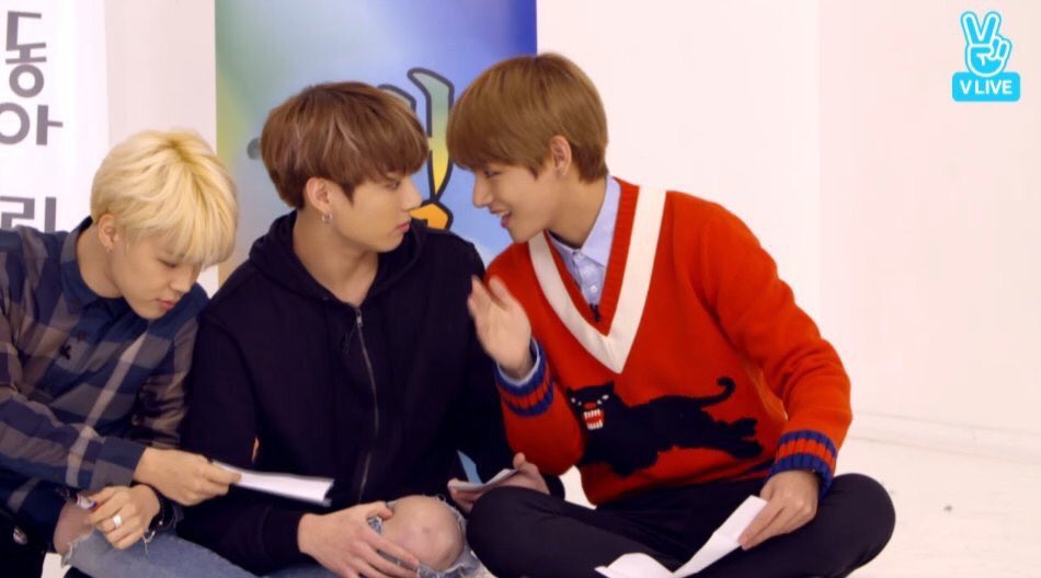 TAEKOOKPlCS's tweet photo. jeongguk was shook https://t.co/chlTrUIPy7