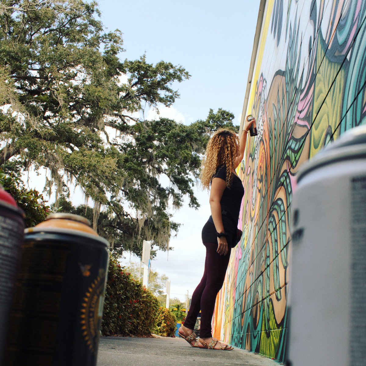 Best feeling in the world: painting outside. ❤️ #art #streetart #graffiti #painting