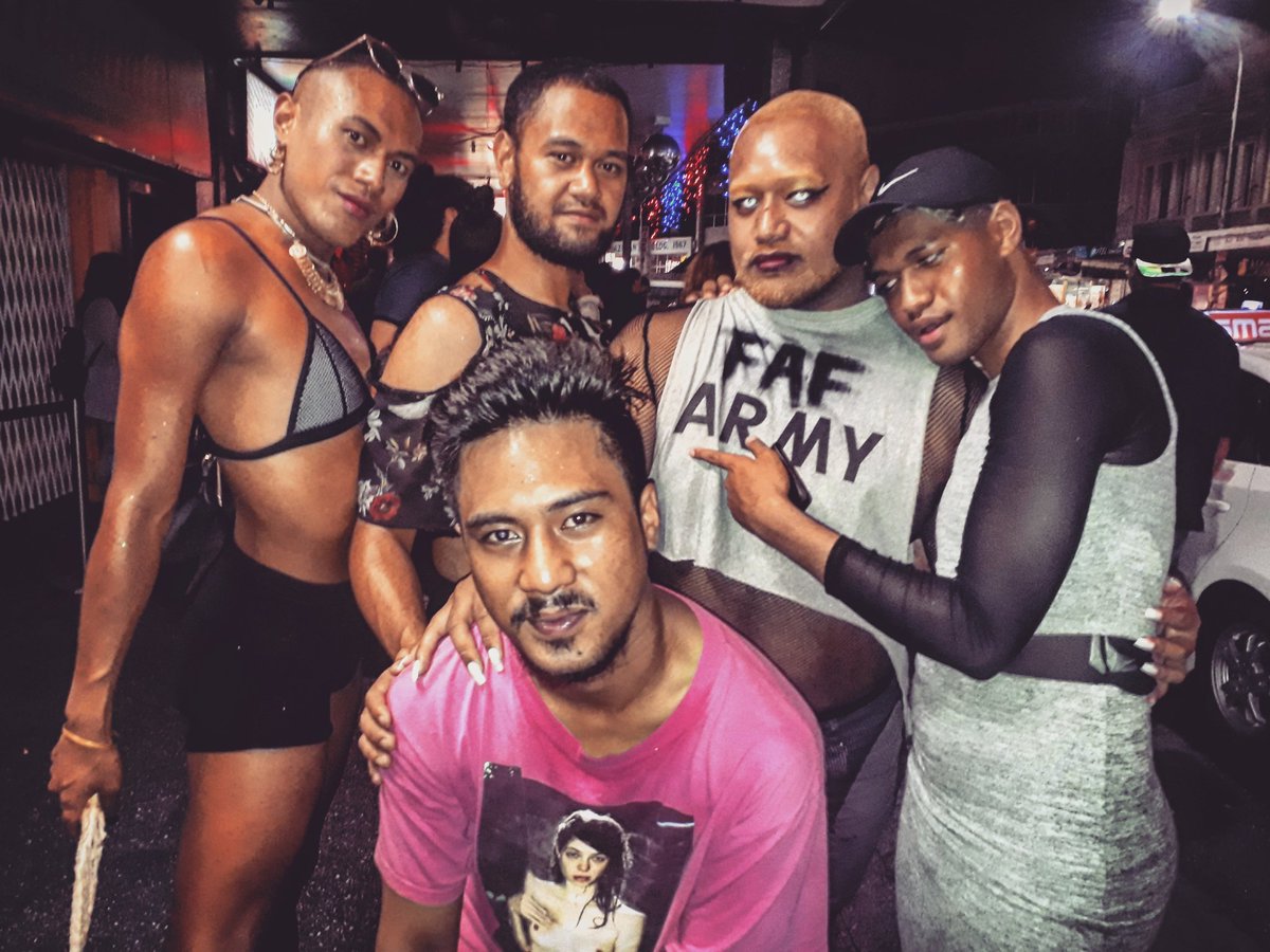 leatualoa's tweet photo. #QueerPolyGlow
The FAF ARMY keeps glowing - Akashi, @Tongan_Stardust, Reuelu & @ThatBlackFafa #FAFSWAG #FEMSLICK #AKLPride https://t.co/jX0wi5FScY