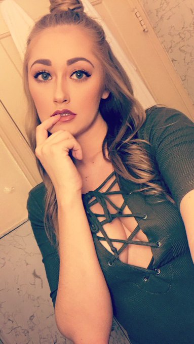 Fat ass and pretty titties Get dummies for they moneyyy🤑💕 https://t.co/lRBjObEXdM