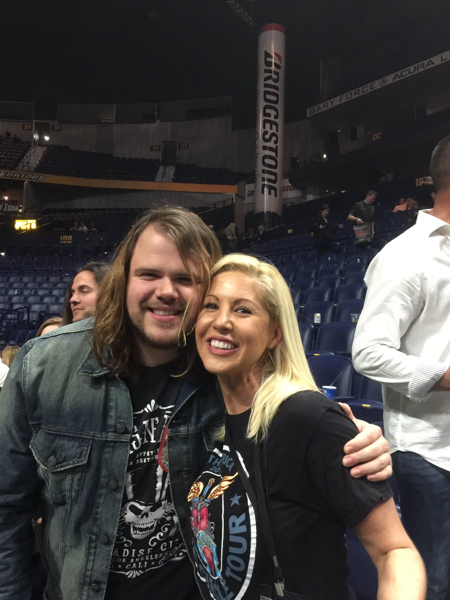 BonJoviEmily's tweet image. @CalebJohnson rock star life @BonJovi  concert! Thanks for the pic 🤘