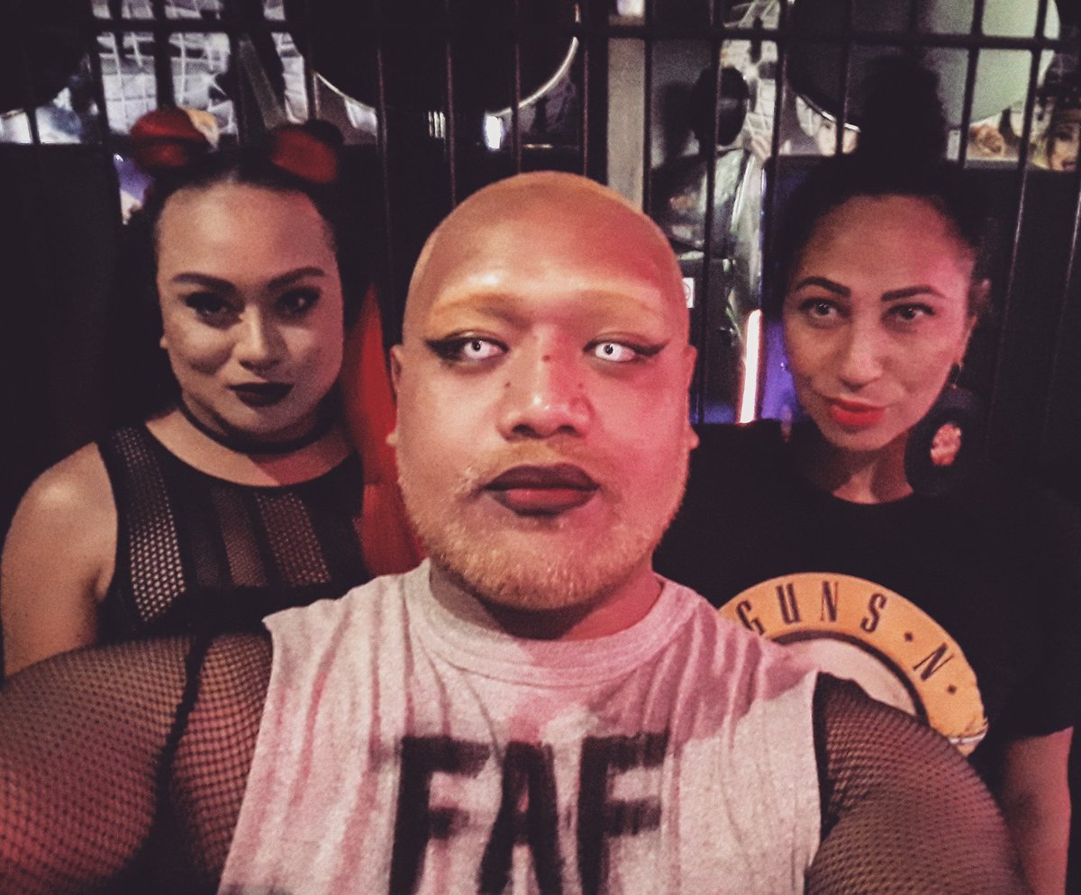 leatualoa's tweet photo. #QueerPolyGlow
I love my queer poly community, my 2nd family - creating, growing, pushing, loving together 😍 #FAFSWAG #FEMSLICK #AKLPride https://t.co/fn0KihycPH