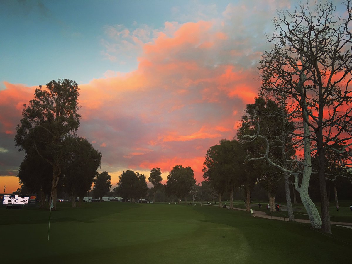 TheAngelaAkins's tweet photo. California, you've given us lots of rain and clouds, and then you gave us this. #Sunset #California #RivieraCountryClub #GenisisOpen https://t.co/mJB94i0y6N