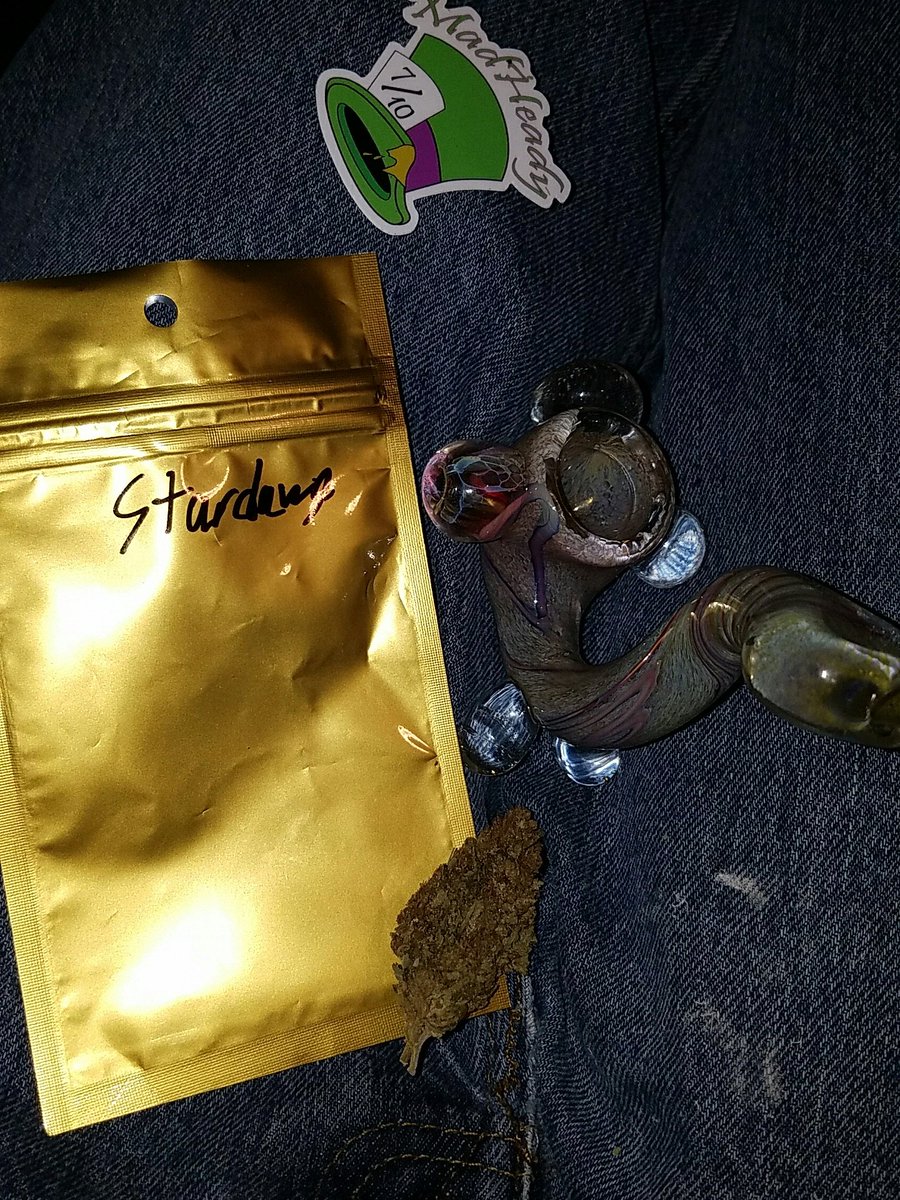 Stardawgg420's tweet photo. I wonder how I taste...
#didit #weeeeeed https://t.co/ZghfQWB7Nu