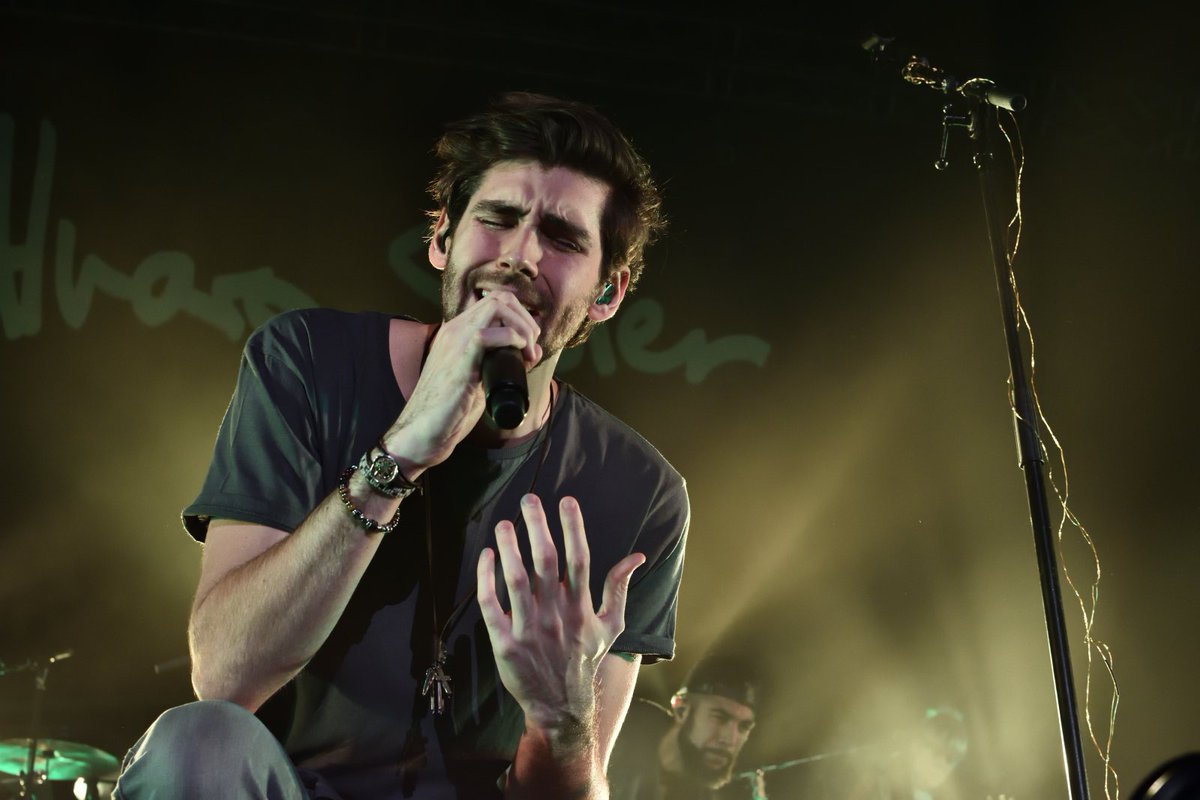 informuji's tweet photo. Enrique Iglesias byl přemožen! Králem španělského popu se stává #AlvaroSoler https://t.co/fDMNQqjXrv #report #fotky @twipraha https://t.co/ZIaIYqpxKU