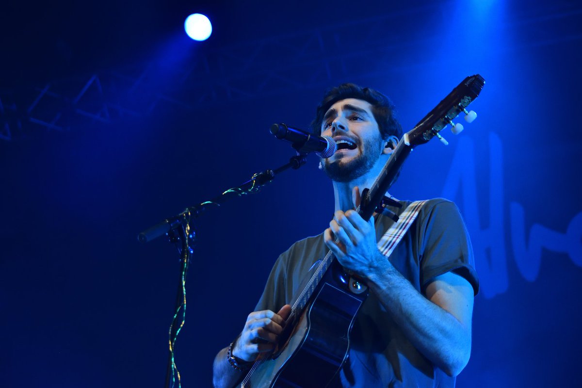 informuji's tweet photo. Enrique Iglesias byl přemožen! Králem španělského popu se stává #AlvaroSoler https://t.co/fDMNQqjXrv #report #fotky @twipraha https://t.co/ZIaIYqpxKU