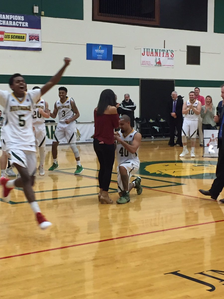 CoreyMehl's tweet photo. Special moment for Seniors Michael Escobedo &amp; Katherine Edmonds, with two wins and one engagement! #SeniorNight https://t.co/9hy4FLHWEs