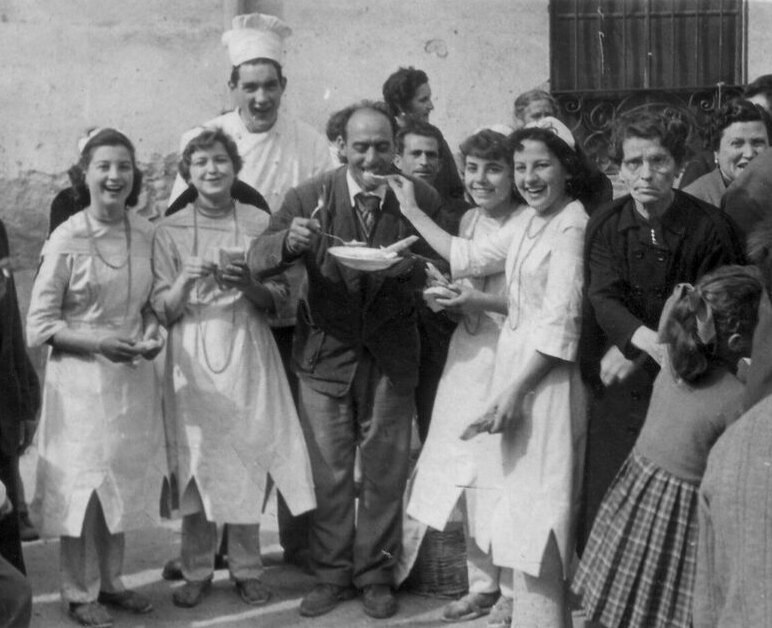 Ranxo_Vidreres's tweet photo. Bon dia!Sabies que l'Il•lustríssim/a Sr/a Batlle escull la perola de #ranxo per fer el #tastetOficial ? @ajvidreres https://t.co/eWlqnySuuQ