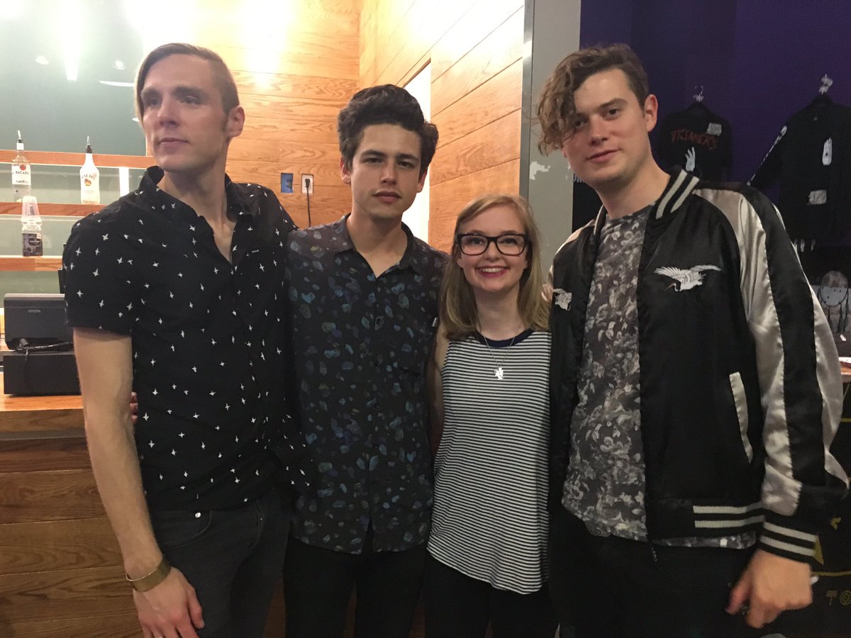 sm_munchkin's tweet photo. I love life altering concerts @MichelleSent @DREAMERSjoinus @wethegriswolds https://t.co/jF5wCMPReQ