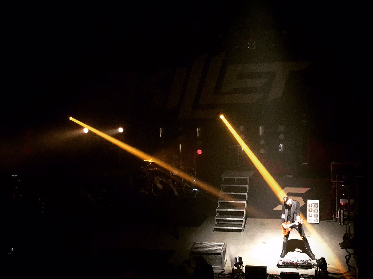 BleuelImages's tweet photo. I will always admire the stage presence &amp; humility of @johnlcooper. @skilletmusic put on an amazing show, that left you inspired. #Skillet https://t.co/2lfZakH8ht