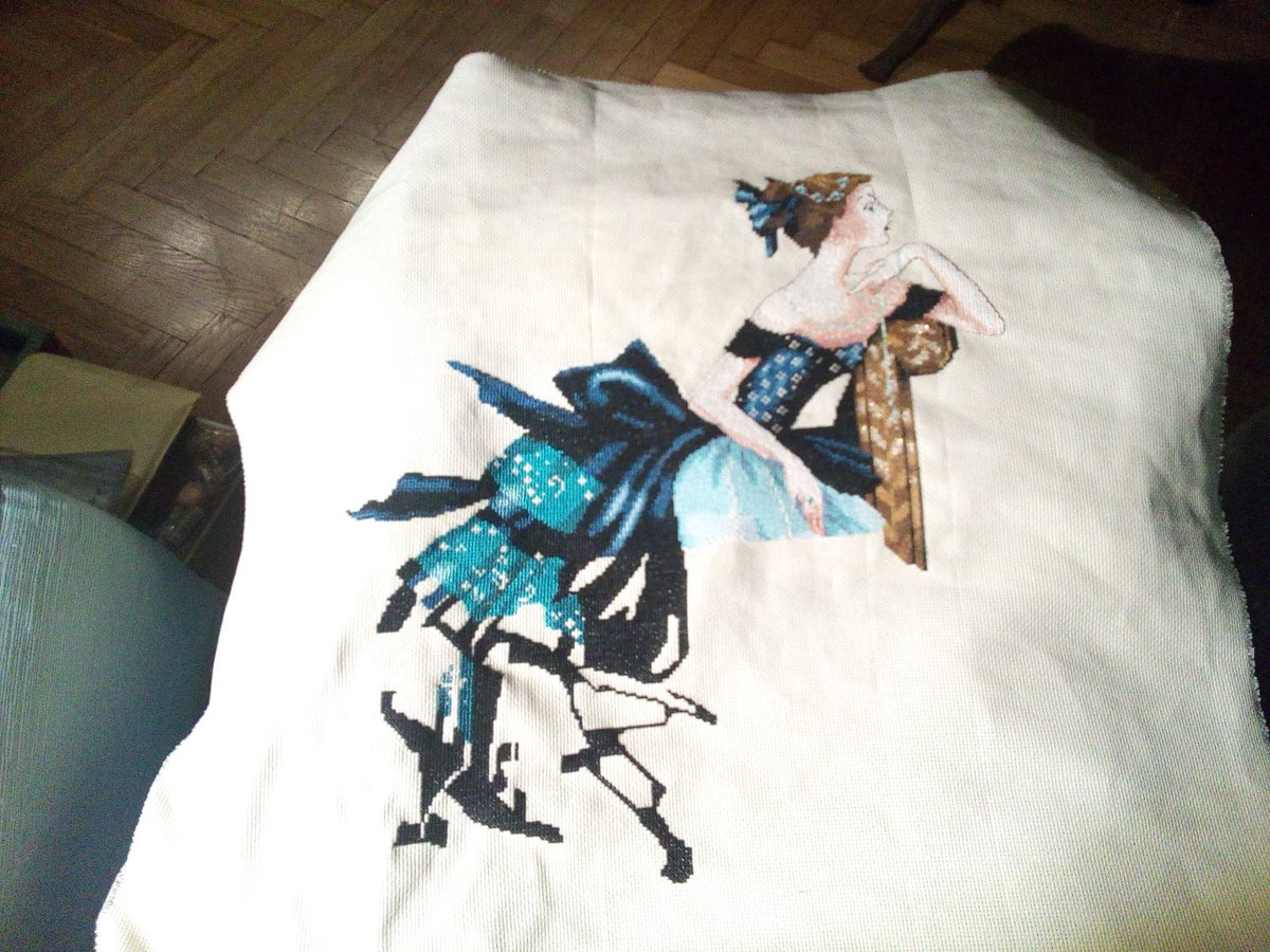 celtett's tweet photo. #CrossStitch #WIP #MirabiliaDesign: Portrait of Veronica day 23 https://t.co/uuZzbJWixa