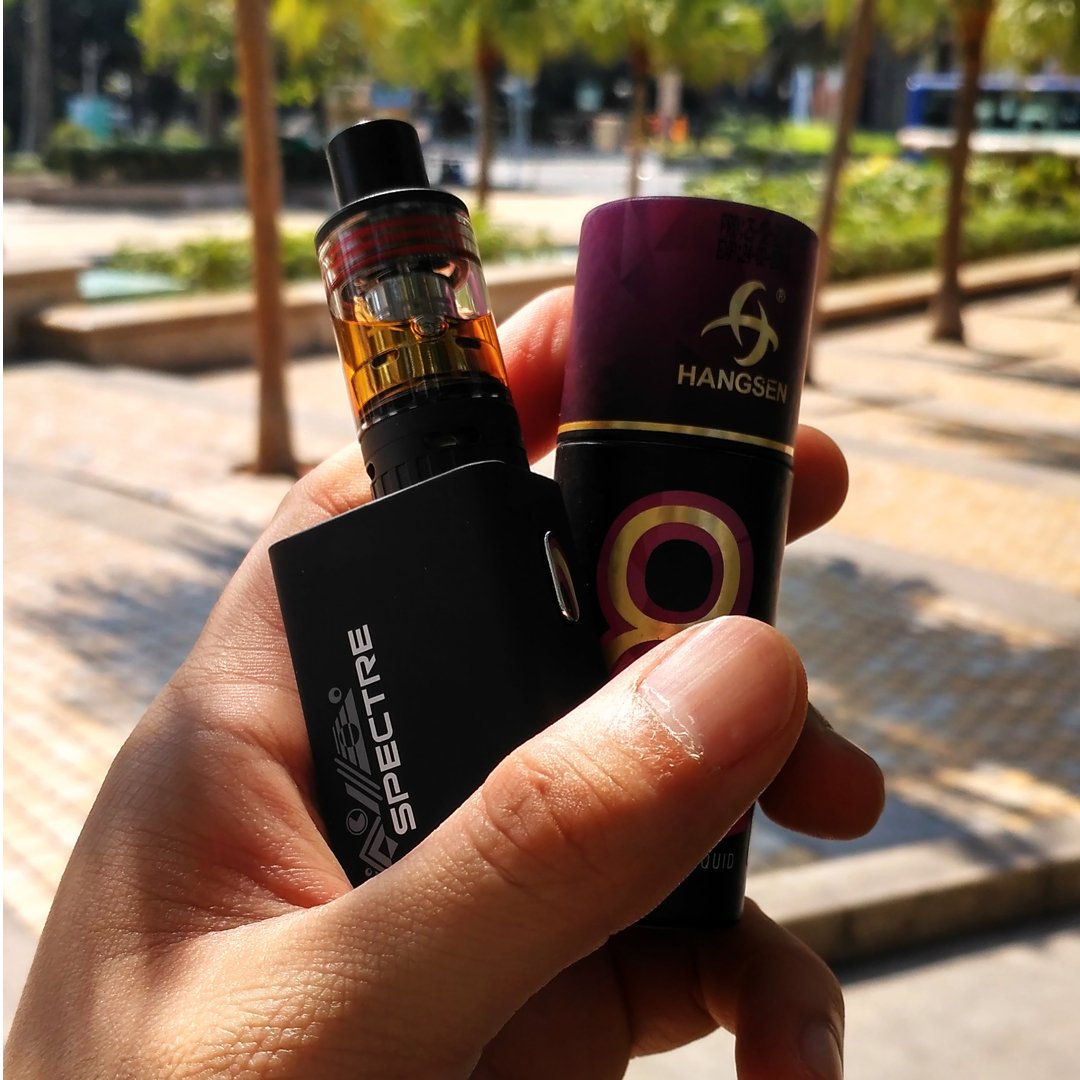 HangsenBrand's tweet photo. Sunday #handcheck: #HangsenSpectre and #SweetMenthol! #Hangsen #vaping #boxmod #8Serie https://t.co/ygSLEilLNH