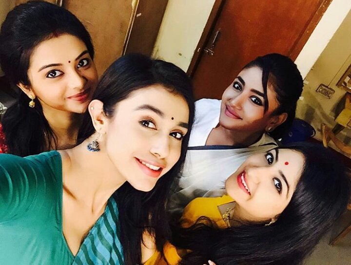 SolankiRoy__fp's tweet photo. Few days ago... #Shoot_life #Friends #Selfiebreak #Happyfaces 😊 https://t.co/3h4tPVC45n