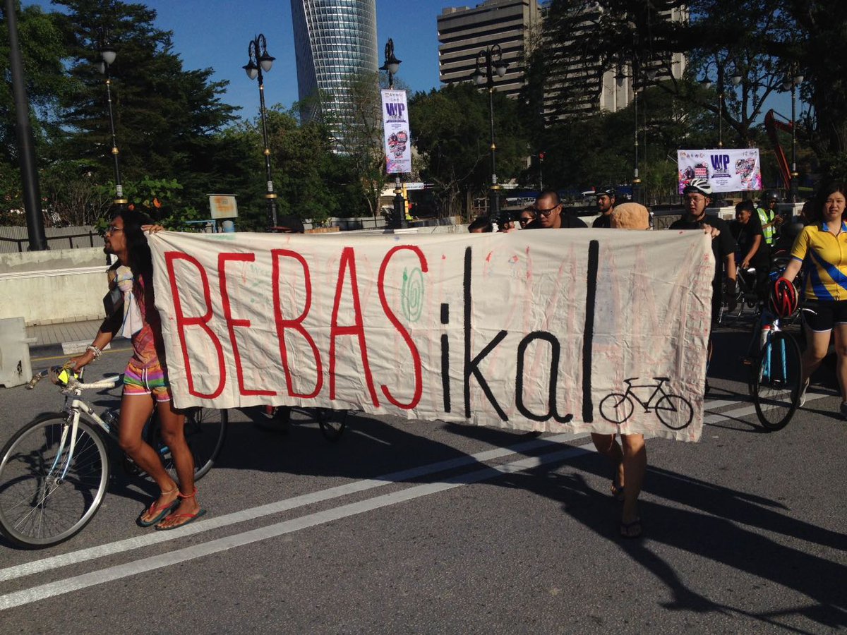 lawyers4liberty's tweet photo. Inilah demo hak berbasikal hari ini. Adakah wajar ditangkap? Penguatkuasaan DBKL cukup double standard & selektif. https://t.co/iQE9t0Ah7J