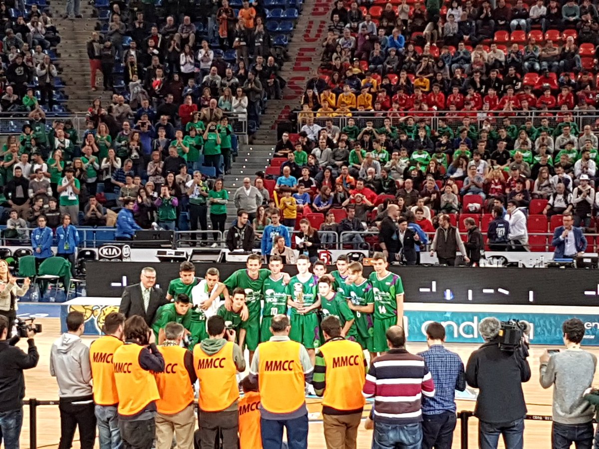 fotacion's tweet photo. .@unicajaCB Enhorabuena a los peques que se acaban de proclamar subcampeones #minicopa #Vitoria  #CopadelReydeBaloncesto https://t.co/kNdDOcXnSo
