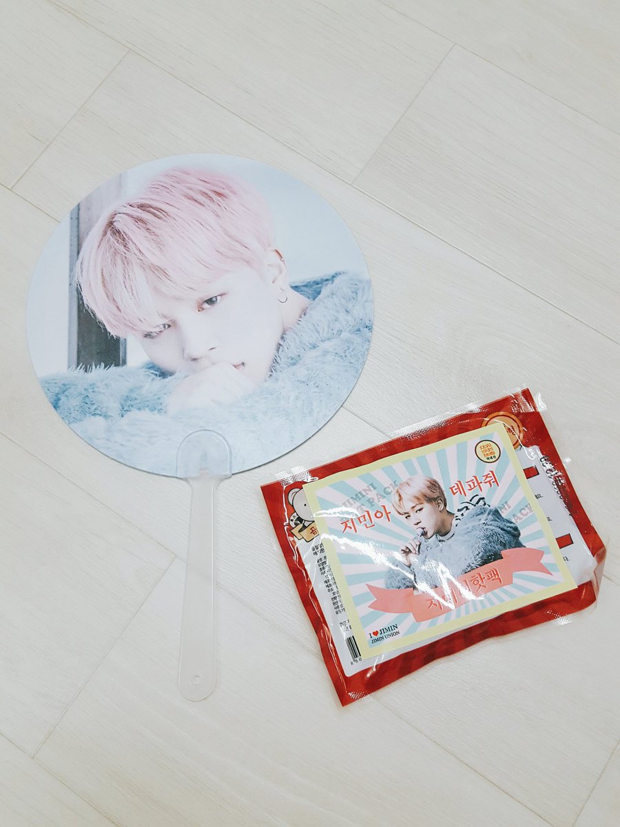 manggae_95s's tweet photo. @JIMIN_UNION  
오늘 기온도 낮고 밤에 비까지 온다고 예고되어있어서 날씨정말 추웠는데 고생하셨어요😇 씨큐땜에 자리 옮기셔가지구 못받으면 어쩌지..계속 불안했는데 운이 좋게 받아서 너무기분좋아요ㅠㅠ너무이뻐요진짜
감사합니다💜💜
#지민아데파줘 https://t.co/PF7Bl36R4g