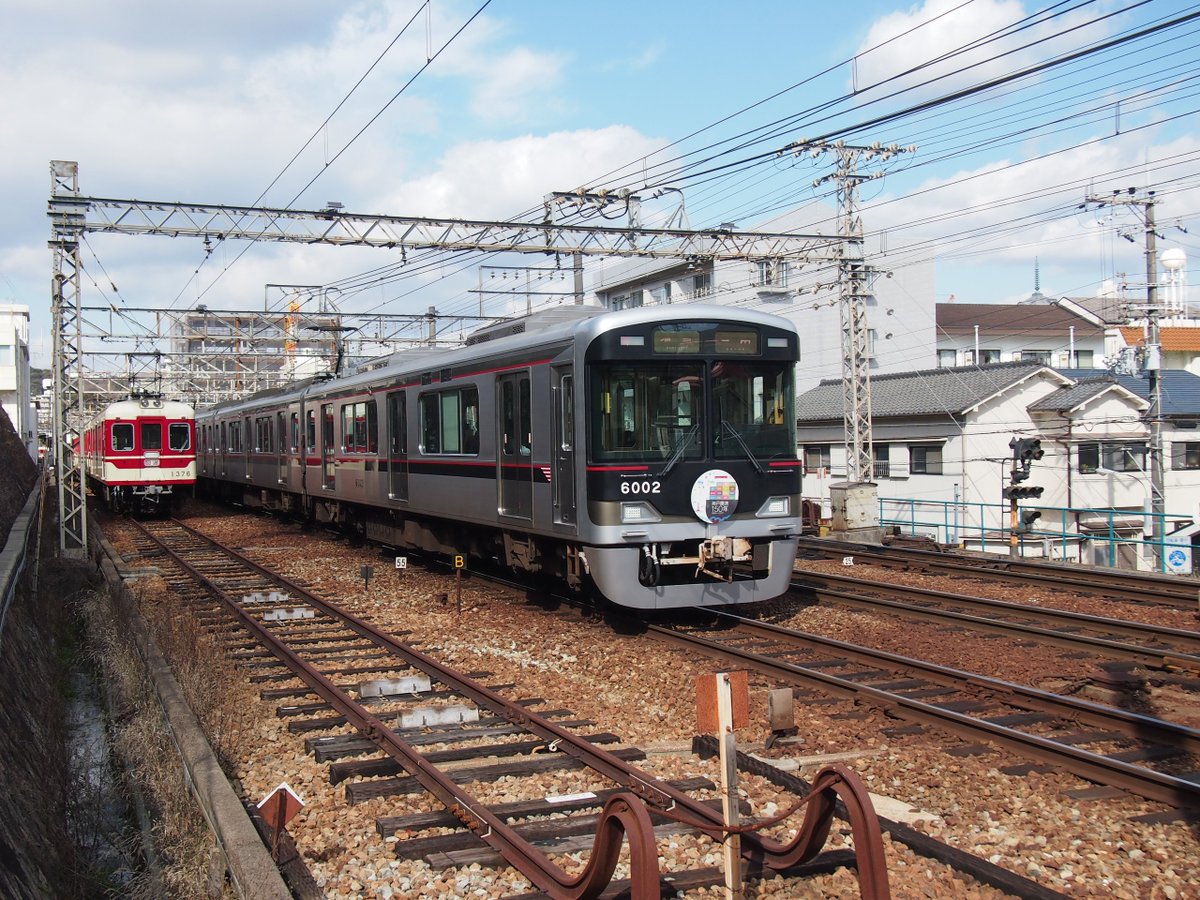 kisou185's tweet photo. ひっさびさに鈴蘭台駅少し南の踏切にて6500系と神戸港開港150周年カン付6000系撮影(^-^)
 #shintetsu
#神戸開港150年 https://t.co/ymgeSZRU0M