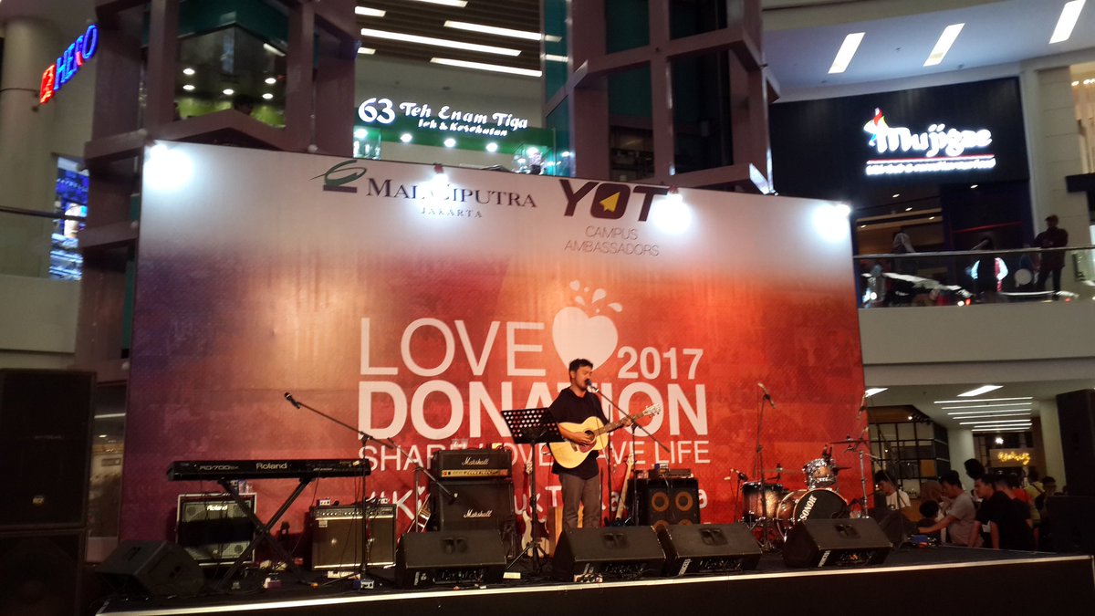 Kali ini ada penampilan dari <a href="/RickKarnadi/">RickKarnadi</a> di acara #LoveDonation2017